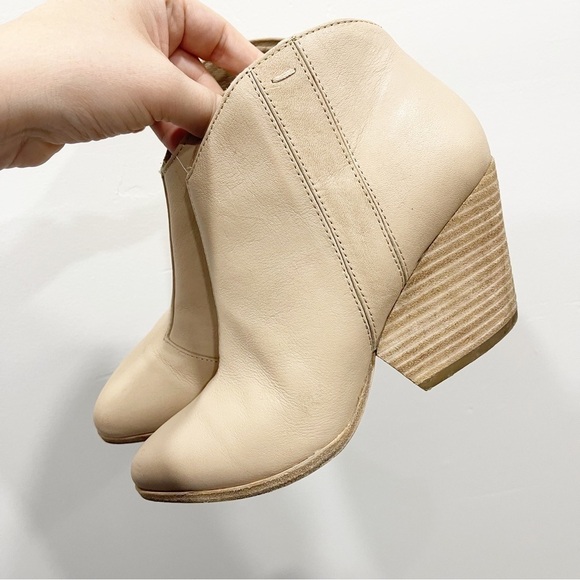 Eileen Fisher Trail Leather Ankle Bootie Size 5 Classic Neutral - Picture 4 of 13